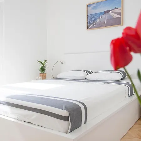Two Bedroom With Swimming Pool For A Pleasant - Ae1181